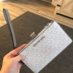 Michael kors wristlet